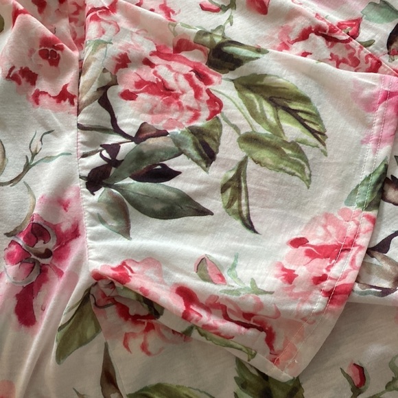 Show Me Your Mumu short robe gorgeous pink and green flower print one Size
C - Picture 8 of 9